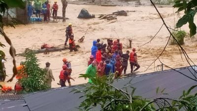 Banjir Susulan Terpukul Kota Padang, Warga Dievakuasi