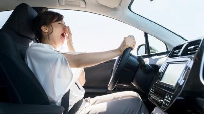 Mengatasi Ngantuk Saat Berkendara: Fenomena Highway Hypnosis dan Cara Mencegahnya