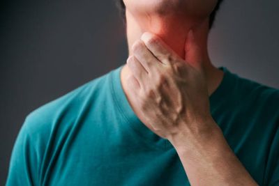 7 Minuman Pereda Sakit Tenggorokan yang Enak, Hangat, dan Bikin Lega