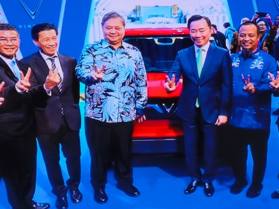 VinFast Kalahkan Merek Jepang, Menko Airlangga Singgung Pembangunan Charging Station yang Mirip ATM