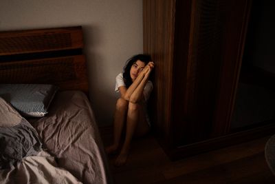 Stop Overthinking dan Overwhelmed ke Pasangan! 4 Kebiasaan Ini Justru Sering Bikin Hubungan Rusak