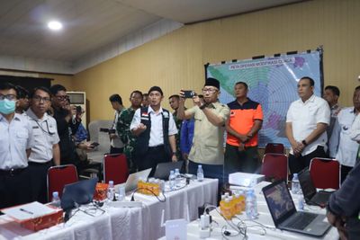 Antisipasi Potensi Cuaca Ekstrem, Gubernur Lampung Tinjau Posko Operasi Modifikasi Cuaca di Bandara Raden Inten II