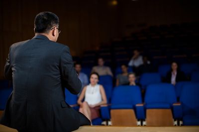 Dosen Ghosting, Mahasiswa Terombang-Ambing: Mengapa Intervensi Kampus Gagal Menjamin Profesionalisme?