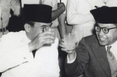 Mahar Buku di Tengah Deru Peluru: Andil Soekarno Tuntaskan Janji Suci Bung Hatta