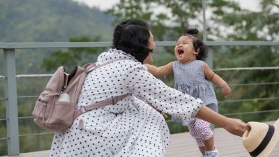 Tips Menjaga Keamanan Anak Selama Liburan Keluarga