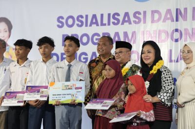 Mendikdasmen Abdul Mu ti Bersama Titiek Soeharto Luncurkan Mobil Layanan Gerak PIP, Sleman Jangkau 72 Ribu Penerima