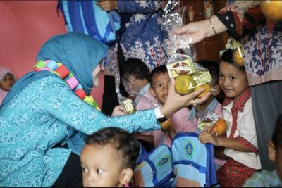 Kunjungan Nawal Yasin ke Kelompok Bermain (KB) Kasih Ibu, di Kudus di Selimuti Kebahagiaan Para Murid