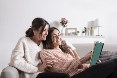 30 Caption Hari Ibu 2025 yang Menyentuh Hati dan Penuh Cinta