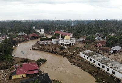 PLN Manfaatkan Crane sebagai Tower Darurat untuk Percepat Pemulihan Pasokan Listrik di Aceh