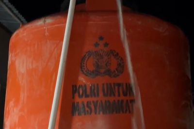 Upaya Pemulihan Pasca Bencana di Aceh Tamiang, Brimob Pasang Tandon Air Bersih