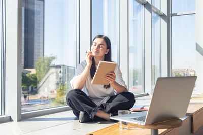Anti Burnout! 8 Tips Work Life Balance yang Bikin Kerja Lebih Santai Sekaligus Produktif