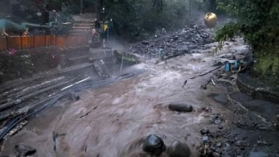 Kerusakan Besar Akibat Banjir di Wisata Guci Tegal