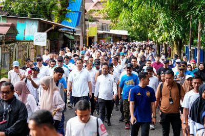 Gubernur Sulsel Lepas Ribuan Peserta Jalan Sehat Anti Mager di Pangkep