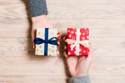 5 Ide Kado Tahun Baru Spesial untuk Pacar dan Sahabat, Bikin Momen Makin Berkesan
