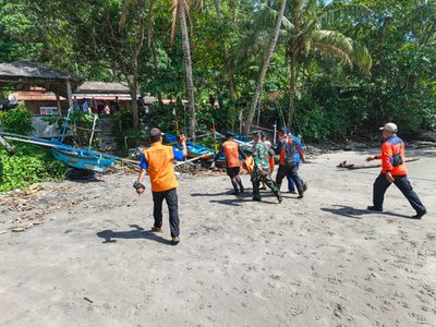 Tim SAR Gabungan Temukan Korban Tenggelam di Pantai Sayar Pesisir Barat