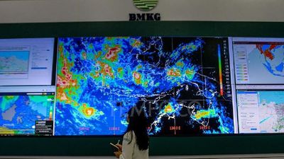 Peringatan BMKG: Gelombang Tinggi 2,5 Meter di Perairan Kalsel hingga Akhir Tahun