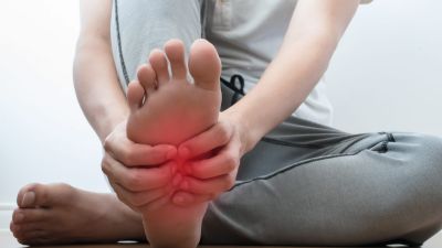 Kembali Merasakan Nyeri di Telapak Kaki? Kenali Penyebabnya