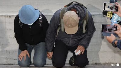 Orang Tua Terduga Pelaku Penikaman Brutal di MRT Taiwan Berlutut dan Minta Maaf