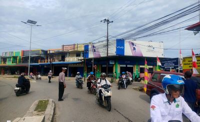 Pengamanan Arus Lalu Lintas di Pasar Krooy, Kaimana: Satgas Kamseltibcarlantas Pastikan Keamanan Menjelang Natal dan Tahun Baru