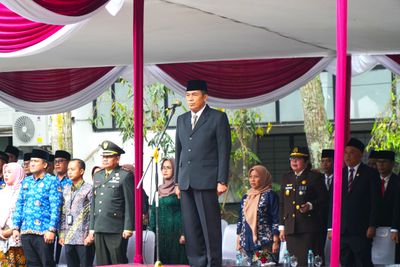 Ambil Rapor Anak, Wali Kota Cimahi Dorong Keterlibatan Ayah di Dunia Pendidikan