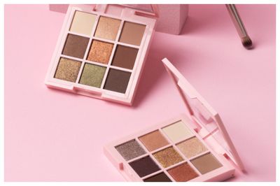 5 Jenis Eyeshadow dan Cara Memakainya, Bikin Cantik Anti Menor!