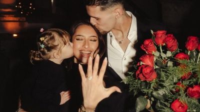 Momen Bahagia: Justin Hubner Melamar Jennifer Coppen di Hadapan Keluarga