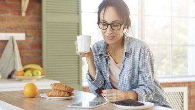 Minum Air Saat Makan: Memahami Dampak Terhadap Pencernaan