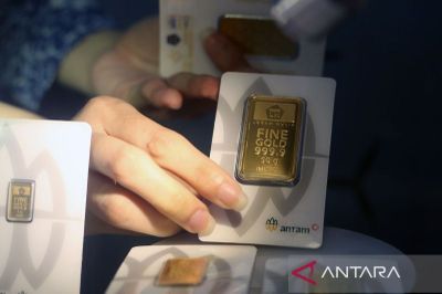 Harga Emas Antam di Hari Natal 2025 Turun Rp14.000 jadi Rp2,576 juta gram