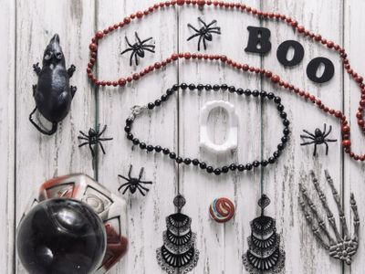 Rajah, Jimat, dan Mantra: Bedanya Apa dan Kenapa Masih Dipercaya sampai Sekarang?