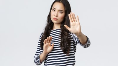 Mengapa Kita Terjebak dalam Menunda Kebahagiaan