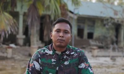 Tak Kenal Lelah, Prajurit TNI Kerja Keras Pulihkan Fasilitas Umum di Aceh Tamiang