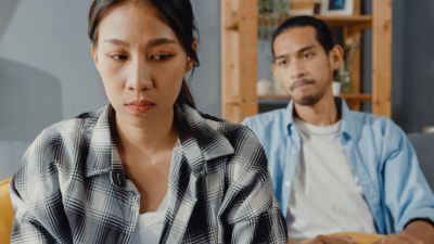 Ketika Jarak Mengganti Keakraban: Mengapa Kita Menjauh dari Teman Lama
