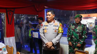 Kapolda Kaltara Tinjau Pos Pelayanan Terpadu Tanjung Selor, Pastikan Situasi Malam Natal Aman Terkendali