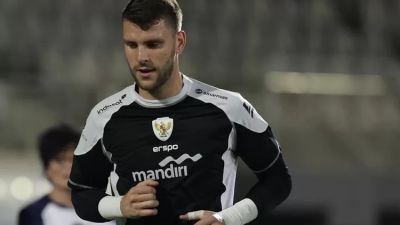 Kiper Maarten Paes Tanggapi Isu Kepindahan ke Persib Bandung