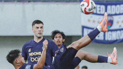 Kebangkitan Hokky Caraka: Dari Hujatan Menuju Kejayaan Melalui Gol Spektakuler