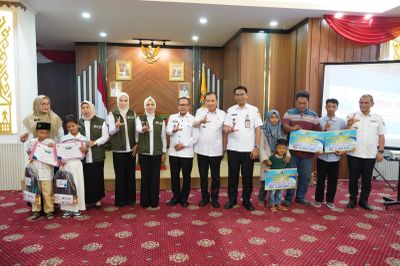 Peringati Hari Ibu ke-97, TP PKK Lampung Gelar Khitanan Massal dan Serahkan Bantuan Biaya Berobat