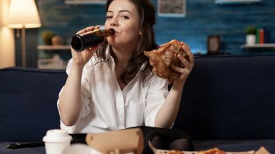 Dampak Buruk Makan Cepat bagi Kesehatan Kita