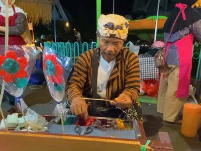 Gulali Lawas Bertahan di Tengah Serbuan Jajanan Kekinian Malang