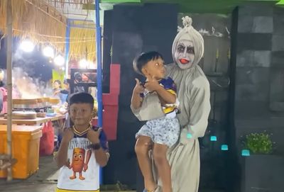 Selfie Bareng Hantu di Alun Alun Batu. Cuma 20 Ribu, Berani Coba?