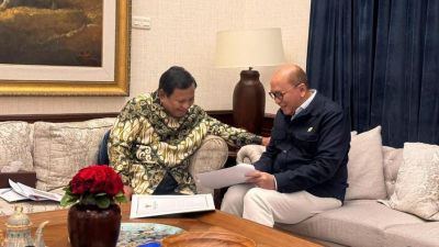 Prabowo dan Rosan Bahas Proyek Infrastruktur Haji dan Hunian di Sumatra