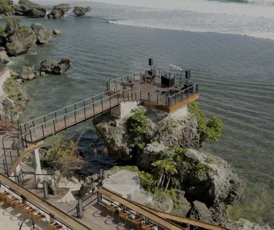 On The Rock Pantai Drini, Spot Wisata Baru Yogyakarta Suasananya Syahdu ala Melasti Bali