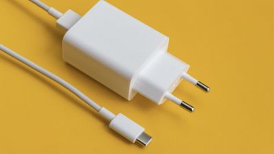 Implikasi Kebijakan Tanpa Charger Pada Smartphone Terbaru