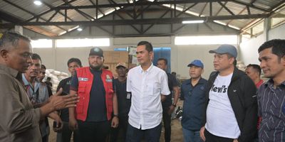 Sekda Aceh Cek Posko Krueng Geukueh, 250 Ton Logistik Banjir Sudah Tersalurkan