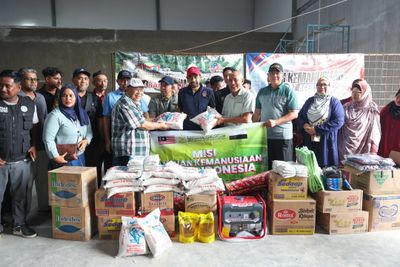 Gubernur Aceh Terima Bantuan Kemanusiaan dari Rakyat Malaysia untuk Korban Bencana