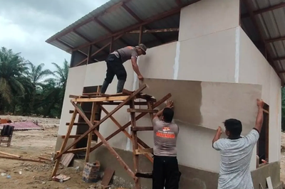 Gotong Royong Aparat dan Warga, Hunian Sementara Dibangun di Tapsel