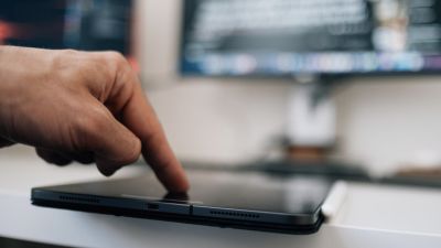 Dampak Penggunaan Gadget Tanpa Pelindung Layar bagi Pengguna dan Perangkat