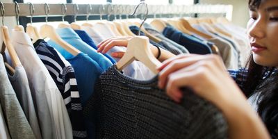 Trend Thrifting atau Cabo Pada Masa Natal di Pasar BaruLangowan