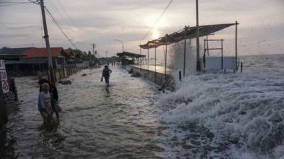 BMKG Ingatkan Bahaya Banjir Rob di Pesisir Indonesia hingga Awal 2026
