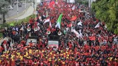 Buruh Berunjuk Rasa di Jakarta: Tuntutan Revisi Upah Minimum Sektoral 2026
