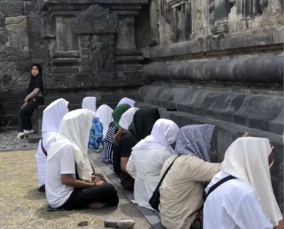 Heboh di Medsos, Sejumlah Dzikir di Depan Candi Prambanan, Ini Kata TWC